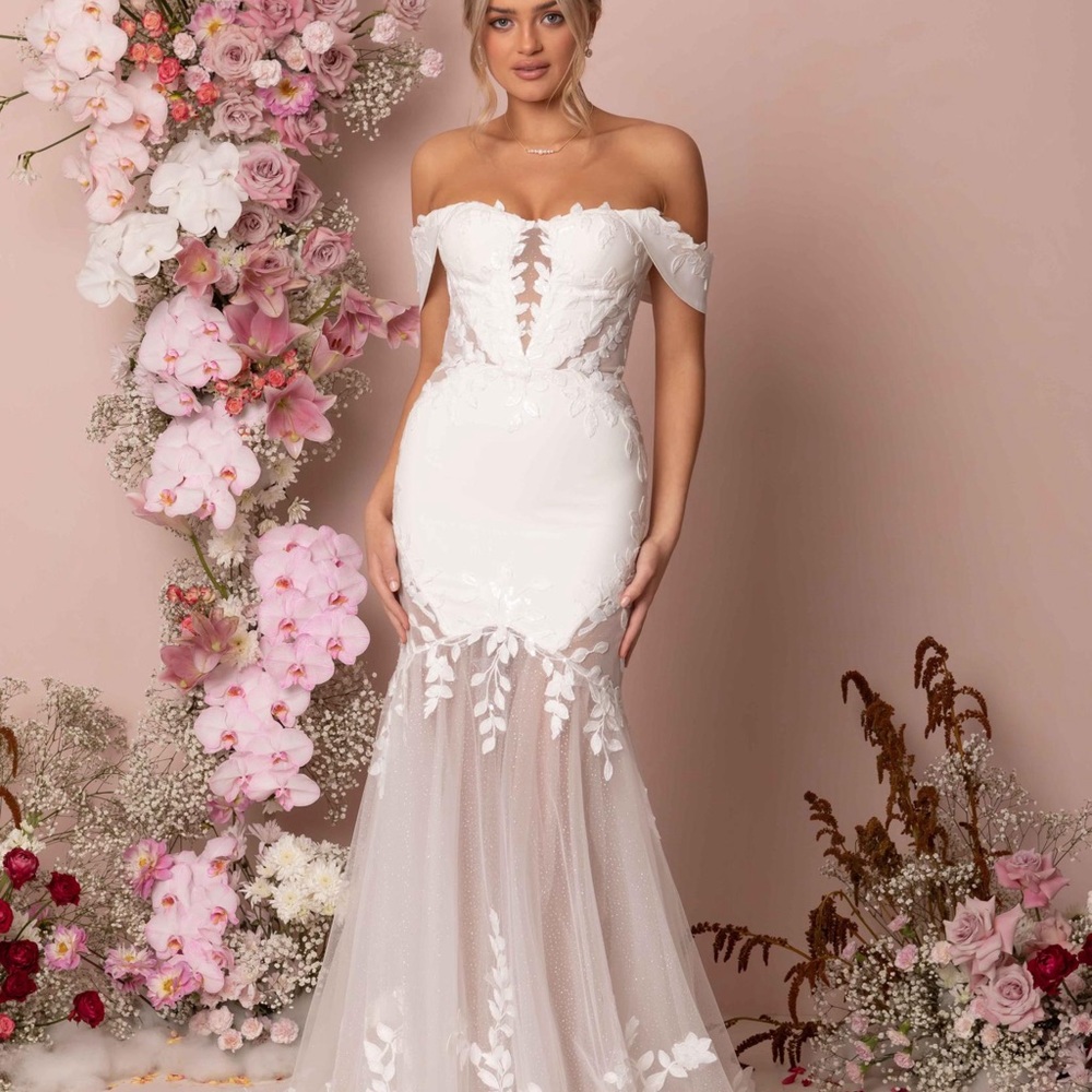 Wedding Dress - Picture 3 of 11